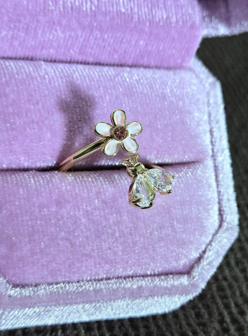 La Meno Flower🌸 and Bee🐝 Bypass Ring💍 - NIB - Picture 6 of 16